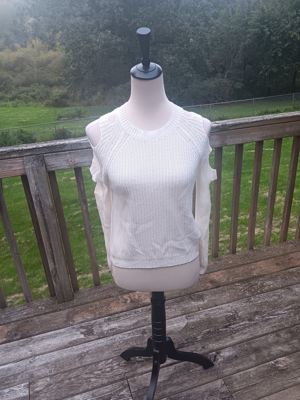 Ambiance Apparel Cream Cold Shoulder Cutout Long Sleeve Knit Sweater NWOT Small - Picture 2 of 5